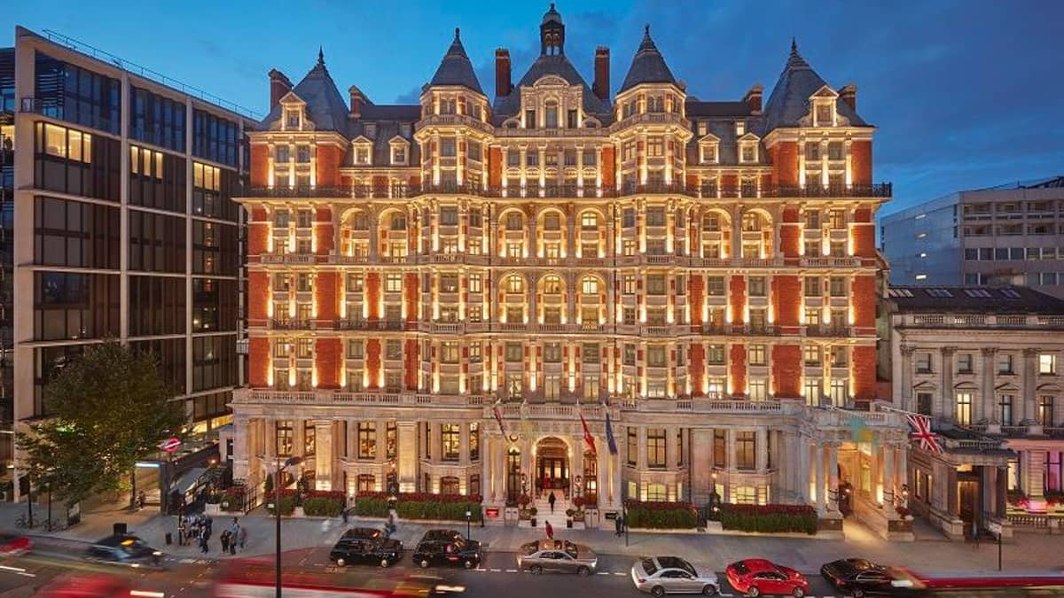 Mandarin Oriental Hyde Park, London, England — Mandarin Oriental Hyde Park, London - Restored Exterior of Hotel