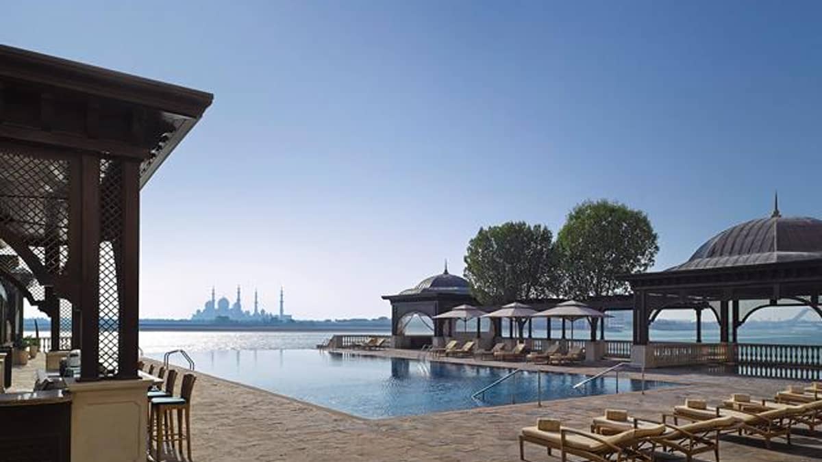 Shangri-La Qaryat Al Beri, Abu Dhabi, United Arab Emirates — Shangri-La Qaryat Al Beri, Abu Dhabi - Infinity Pool