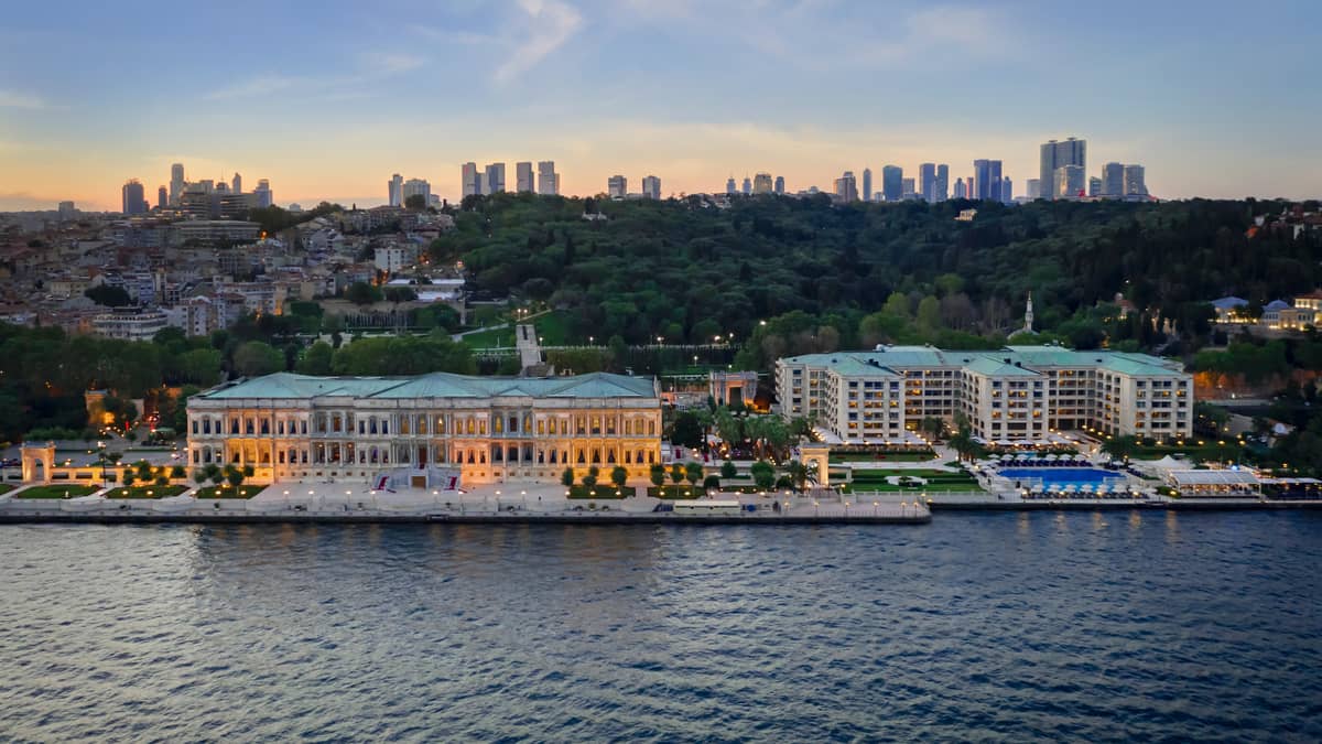 Ciragan Palace Kempinski Istanbul, Turkey — Ciragan Palace Kempinski Istanbul - Exterior of Ciragan Palace Kempinski Istanbul