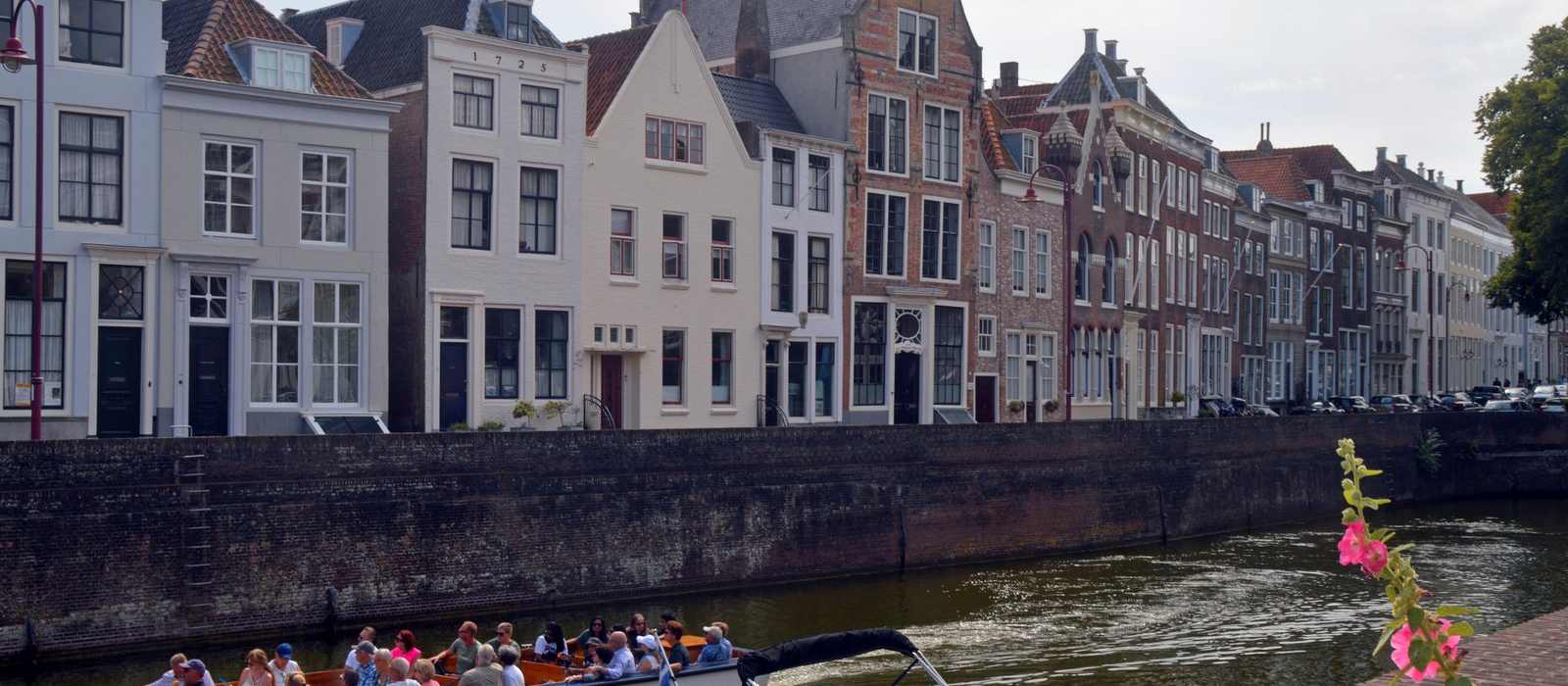 canal side buildings and boats