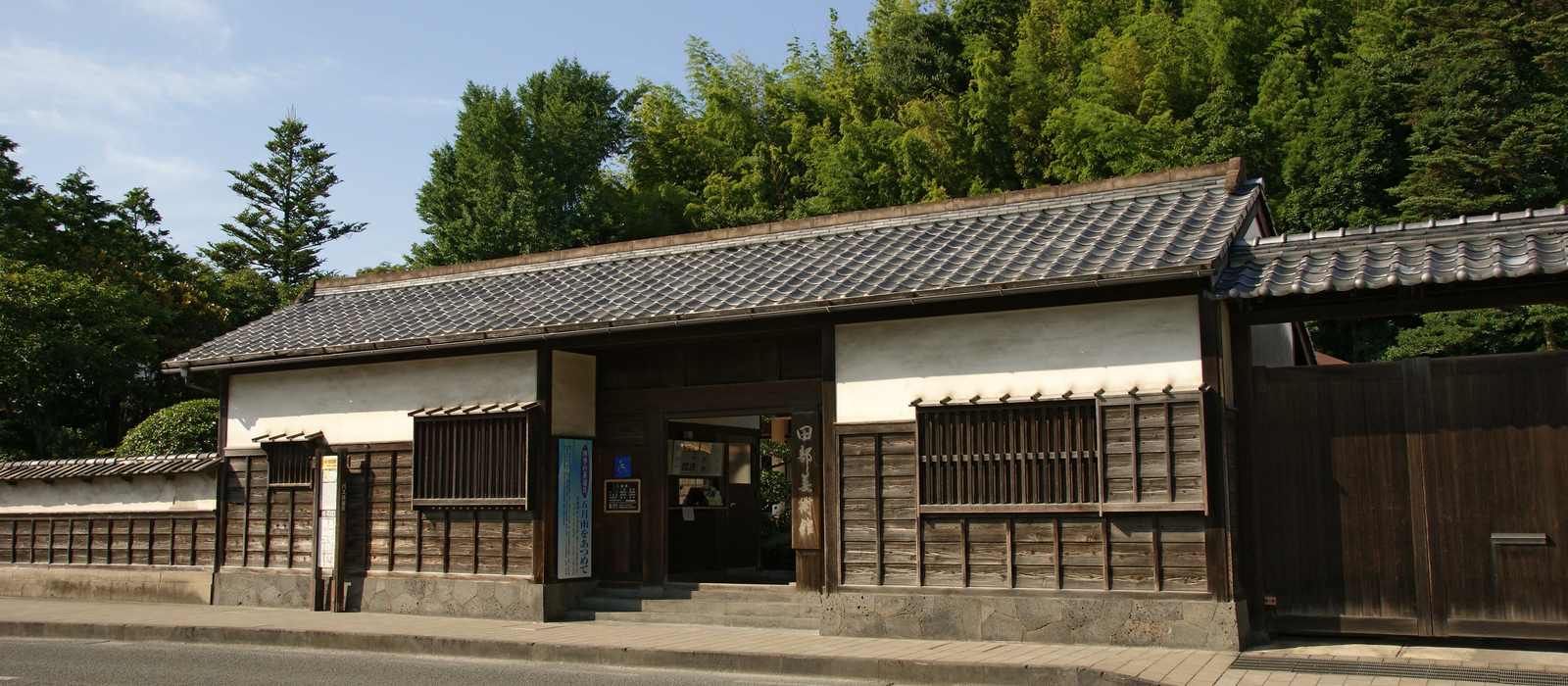traditional japanese building garden