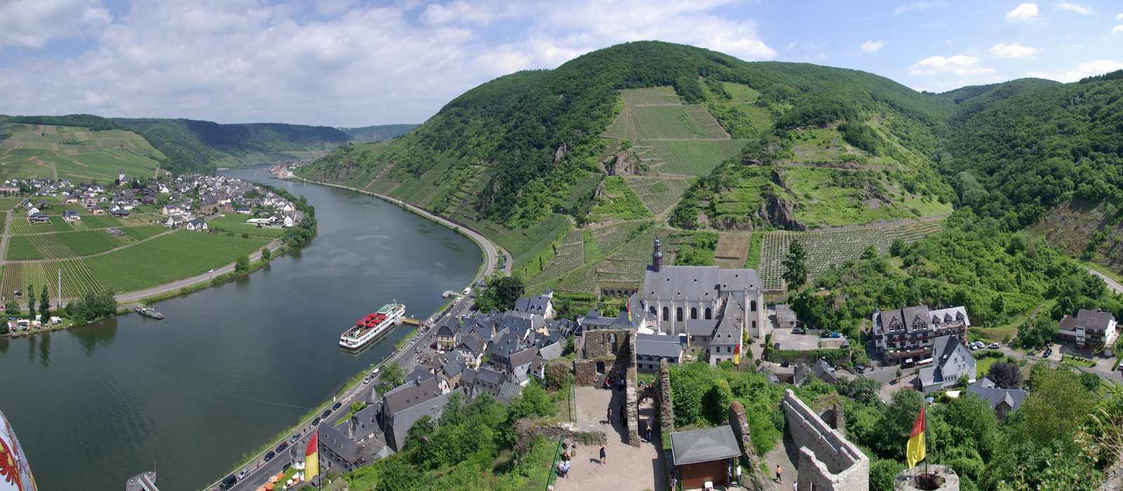 river valley town vineyards castle