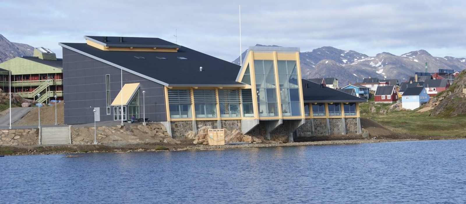 Sisimiut Cruise Port Guide: Shore Excursions & Expert Tips