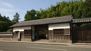 traditional japanese building garden