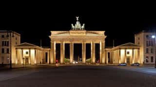 brandenburg gate berlin night