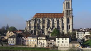 Mantes-la-Jolie Cruise Port: Shore Excursions & Expert Guide