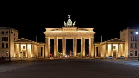 brandenburg gate berlin night