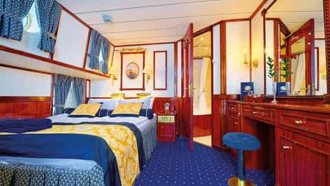 A suite bedroom with a bed and an adjoining bathroom - Star Clipper, Star Clippers