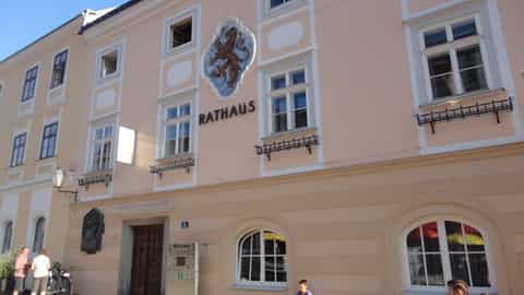 Melk Cruise Port: Shore Excursions & Expert Guide