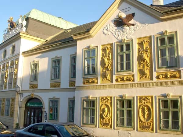 Melk Cruise Port: Shore Excursions & Expert Guide
