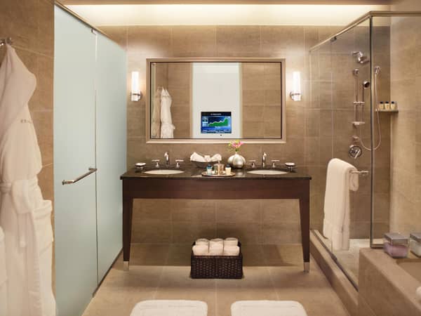 Trump International Hotel & Tower Chicago, United States — Trump International Hotel & Tower Chicago - Suite Bathroom