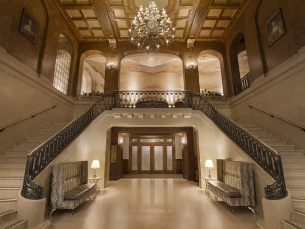 Fairmont Le Chateau Frontenac, Canada — Fairmont Le Chateau Frontenac - Ballroom Staircase