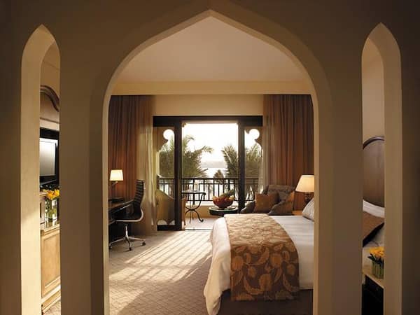 Shangri-La Qaryat Al Beri, Abu Dhabi, United Arab Emirates — Shangri-La Qaryat Al Beri, Abu Dhabi - Deluxe Room