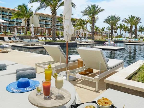 UNICO 20°87° Hotel Riviera Maya, Mexico — UNICO 20°87° Hotel Riviera Maya - Pool side snack and cocktails service