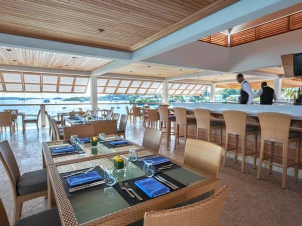 Hamilton Princess & Beach Club, A Fairmont Managed Hotel, Bermuda — Hamilton Princess & Beach Club, A Fairmont Managed Hotel - 1609 Restaurant