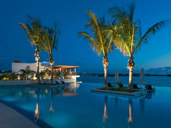 Hamilton Princess & Beach Club, A Fairmont Managed Hotel, Bermuda — Hamilton Princess & Beach Club, A Fairmont Managed Hotel - Infinity Pool overlooking the Harbor