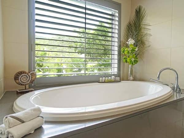 Carlisle Bay, Antigua — Carlisle Bay - Ocean Suite Bathroom