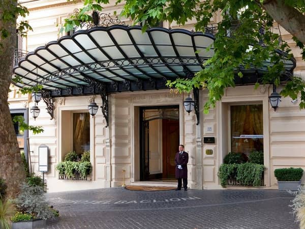 Baglioni Hotel Regina, Italy — Baglioni Hotel Regina - Hotel Entrance