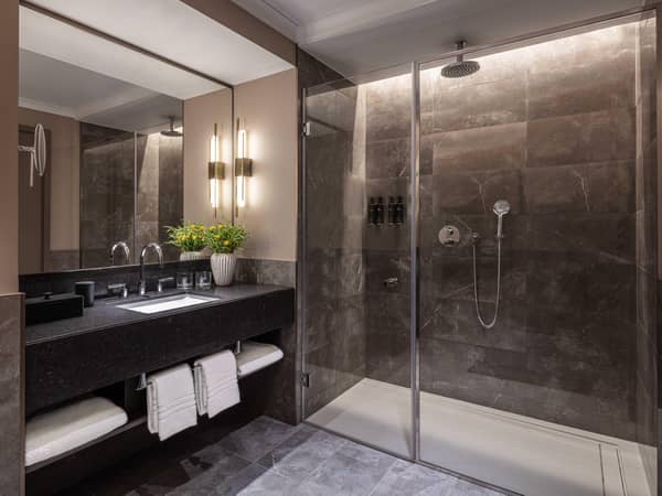 Anantara Plaza Nice Hotel, France — Anantara Plaza Nice Hotel - BATHROOM
