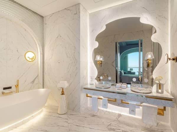 Raffles Doha, Qatar — Raffles Doha - Suite Bathroom