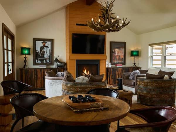Paws Up Montana, United States — Paws Up Montana - Meadow Home living room