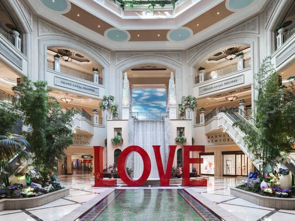 The Palazzo at the Venetian, United States — The Palazzo at the Venetian - Waterfall Atrium