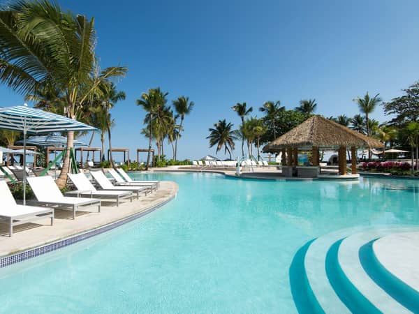 Fairmont El San Juan Hotel, Puerto Rico — Fairmont El San Juan Hotel - Swim-up Bar