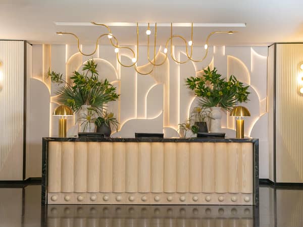 Sofitel Los Angeles at Beverly Hills, United States — Sofitel Los Angeles at Beverly Hills - Sofitel Los Angeles at Beverly Hills Front Desk