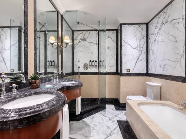 Hotel Grande Bretagne, a Luxury Collection Hotel, Athens, Greece — Hotel Grande Bretagne, a Luxury Collection Hotel, Athens - Classic Guest Room - Bathroom