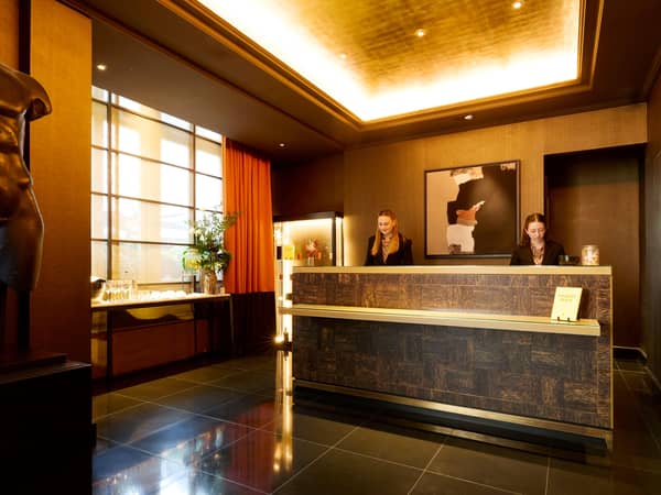 Grand Hotel du Palais Royal, France — Grand Hotel du Palais Royal - Front desk