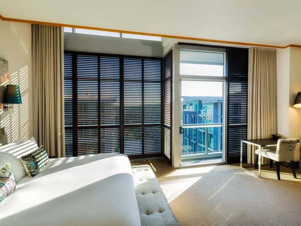 Sofitel Auckland Viaduct Harbour, New Zealand — Sofitel Auckland Viaduct Harbour - Luxury Atrium Room