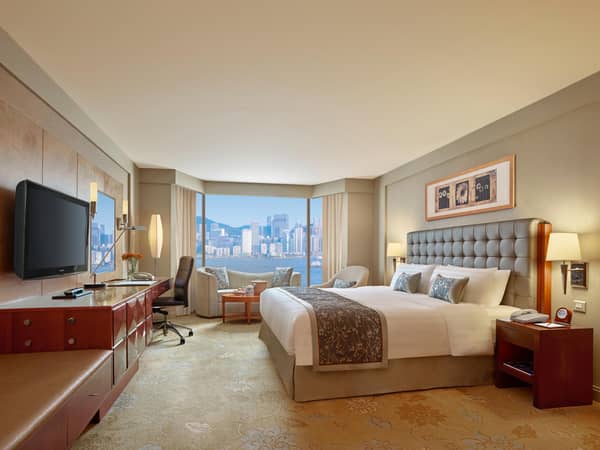 Kowloon Shangri-La, Hong Kong, China — Kowloon Shangri-La, Hong Kong - Deluxe Harbour View room
