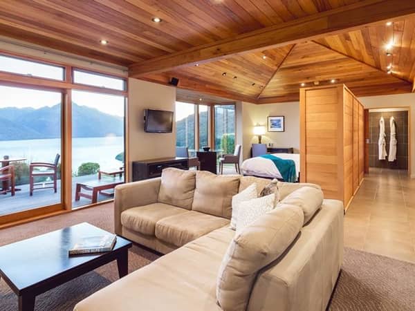 Azur Lodge, New Zealand — Azur Lodge - Open plan living - 9 identical villas