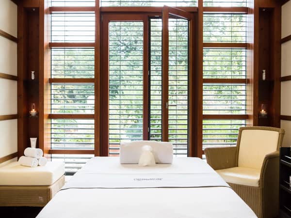 Victoria-Jungfrau Grand Hotel & Spa, Switzerland — Victoria-Jungfrau Grand Hotel & Spa - Spa Nescens Treatment room