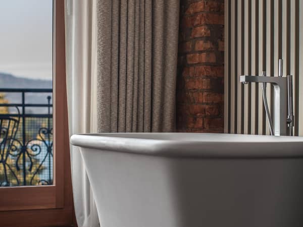 La Réserve Eden au Lac Zurich, Switzerland — La Réserve Eden au Lac Zurich - Bathtub with view