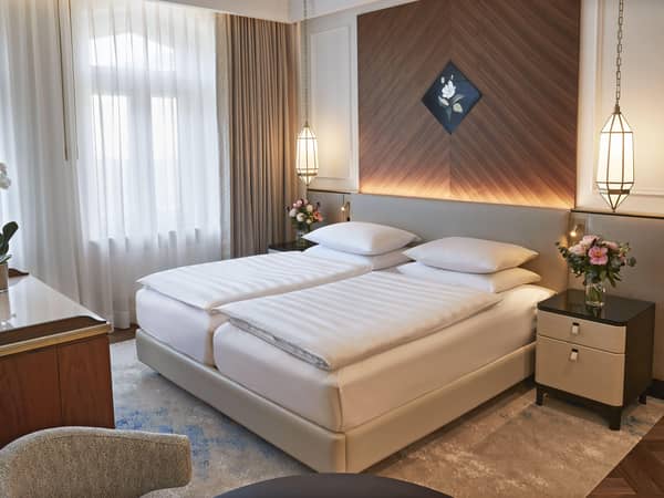 Hotel Vier Jahreszeiten Kempinski Munich, Germany — Hotel Vier Jahreszeiten Kempinski Munich - Signature Deluxe Room
