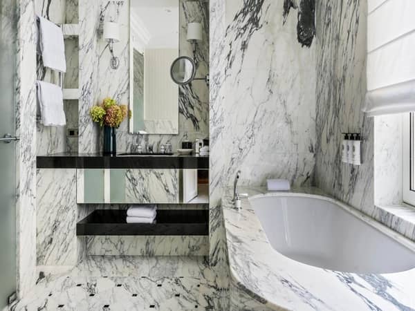 Hotel San Regis Paris, France — Hotel San Regis Paris - Bathroom of a Junior Suite