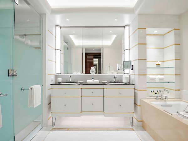 Waldorf Astoria Beverly Hills, United States — Waldorf Astoria Beverly Hills - Deluxe King Bathroom