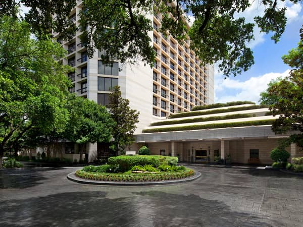 Houston Grand Hotel - River Oaks, United States — Houston Grand Hotel - River Oaks - Front Driveway