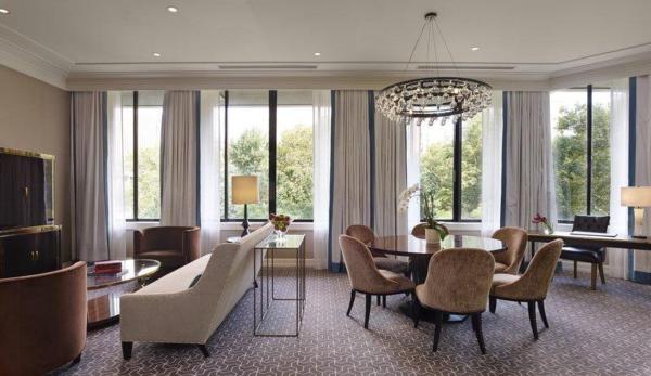 Park Private-Access Suites