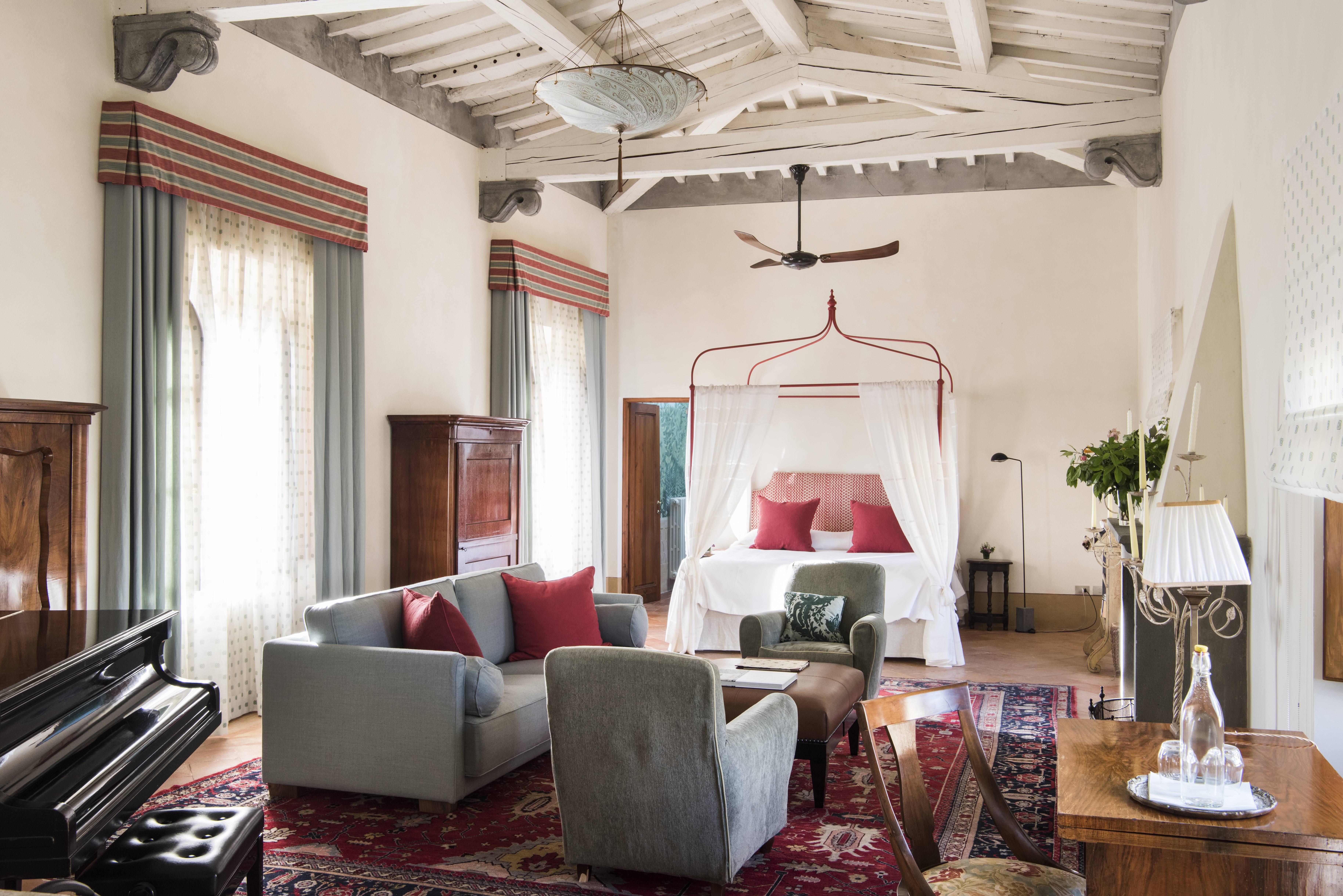 Suite with view in the main villa
