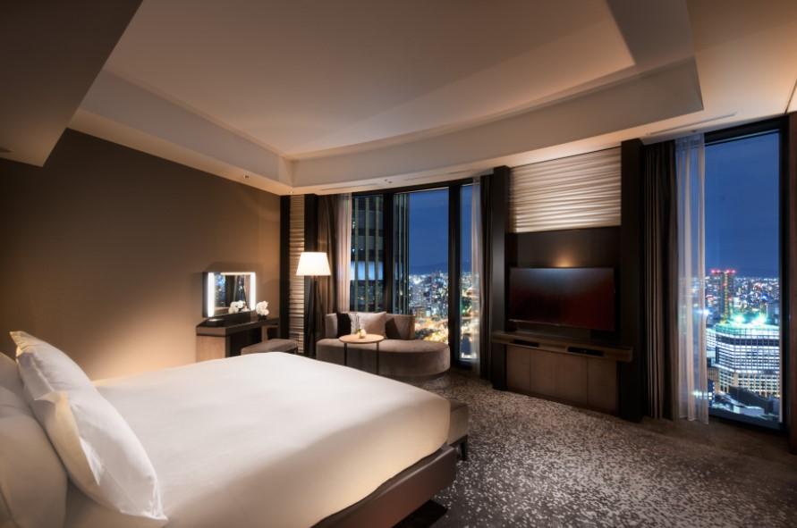 Executive Corner Suite