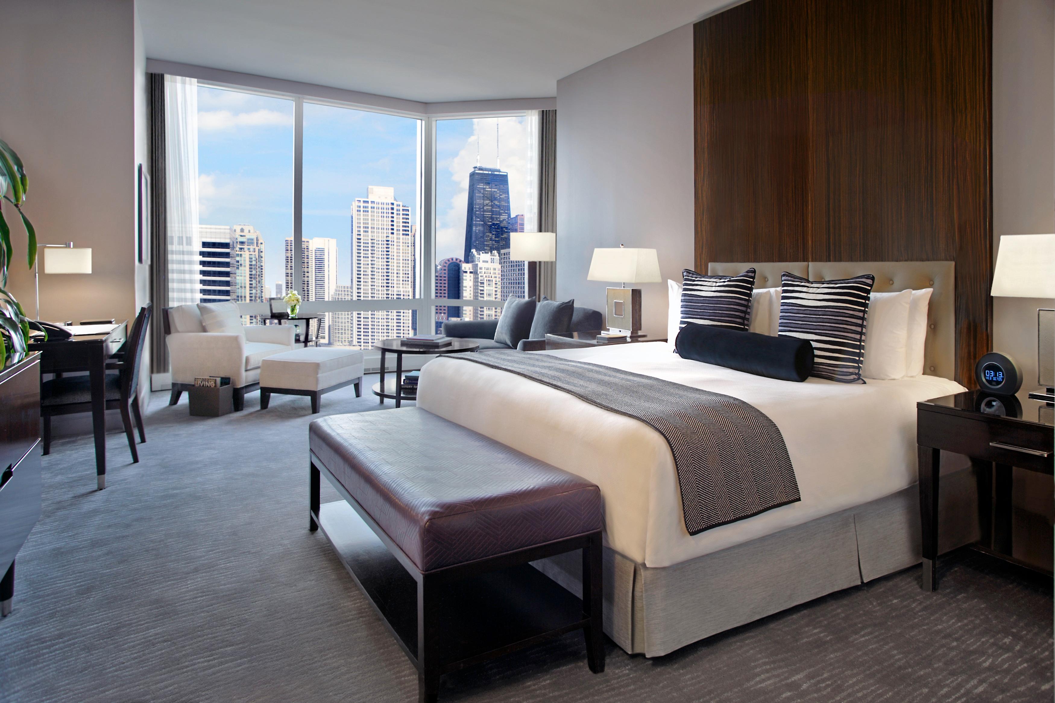 Deluxe King (City View)