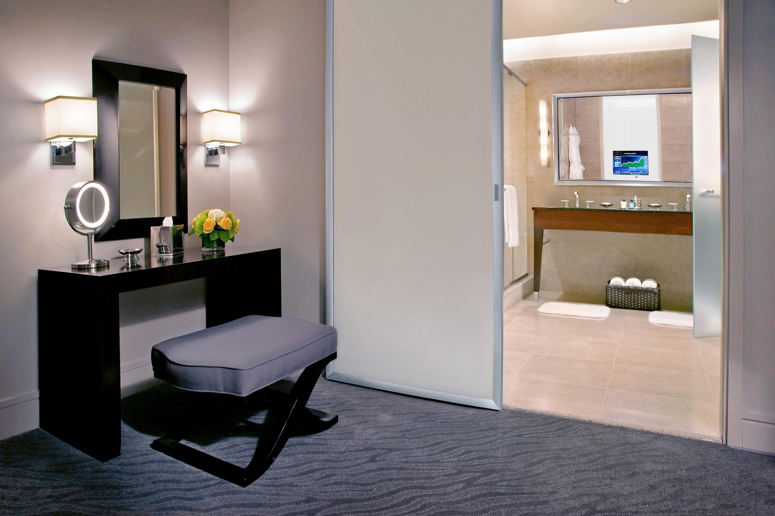 Deluxe King One-Bedroom Suite (River View)