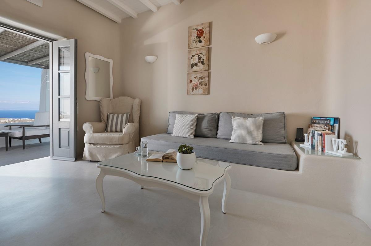 Astra Suite with private heated pool & panoramic island view
