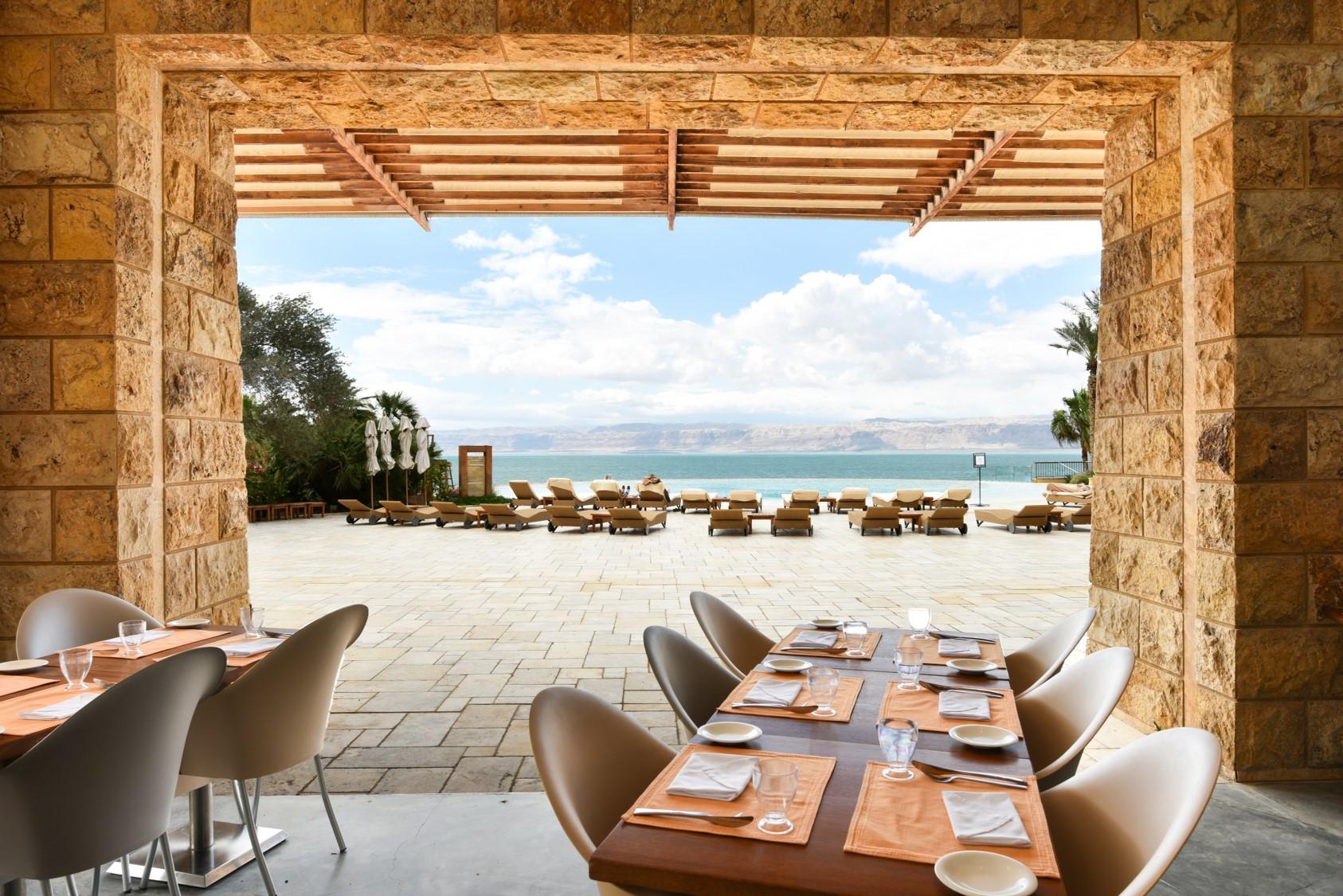 Kempinski Hotel Ishtar Dead Sea, Jordan — Kempinski Hotel Ishtar Dead Sea - Akkad Restaurant by the Infinity Pool