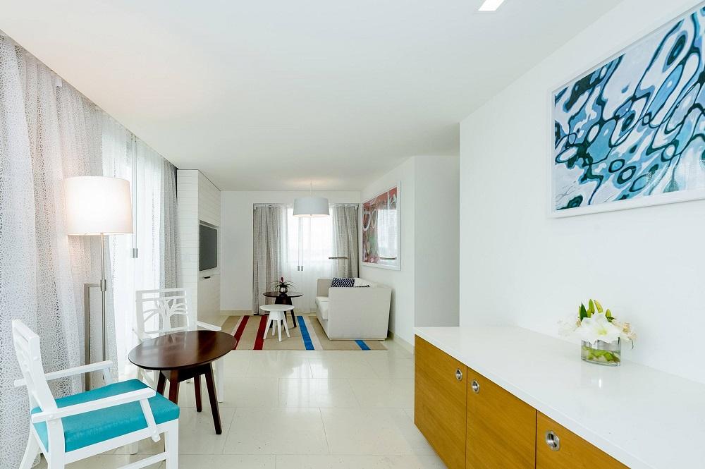 1 Bedroom Fountain View Residence with 1 King Bed West Tower