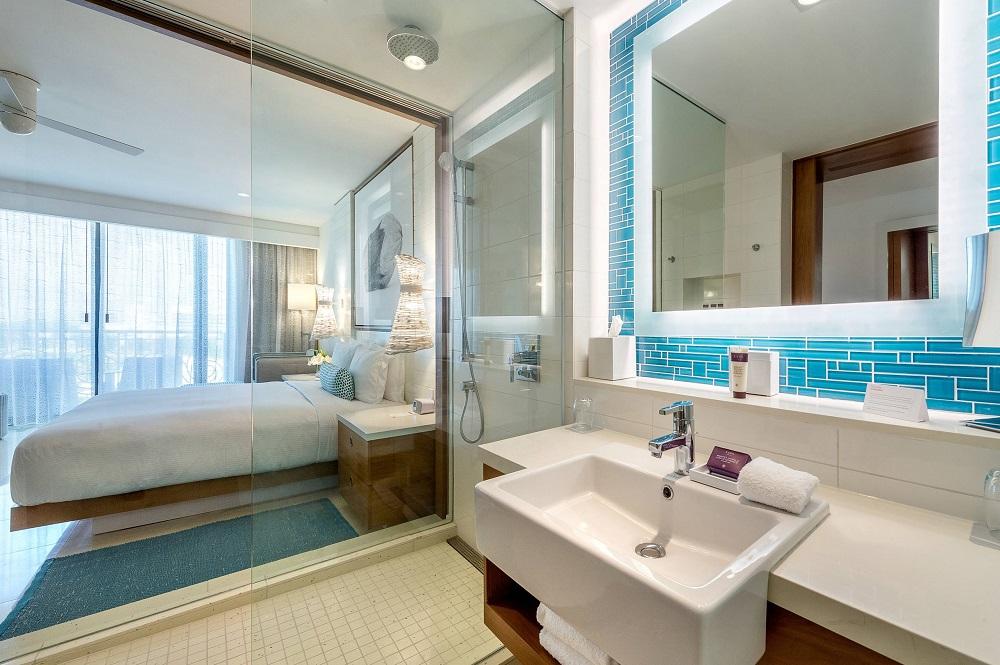 1 King Bed Fountain View, Balcony