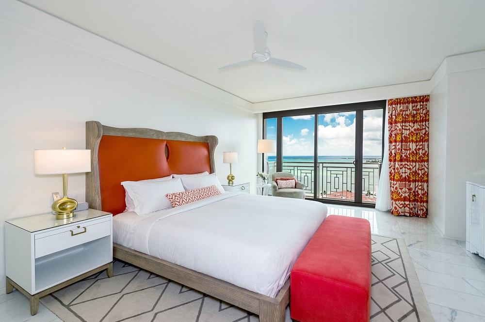 2 Bedroom Fountain View Residence with a King Bedded room and a room with 2 Queen Beds