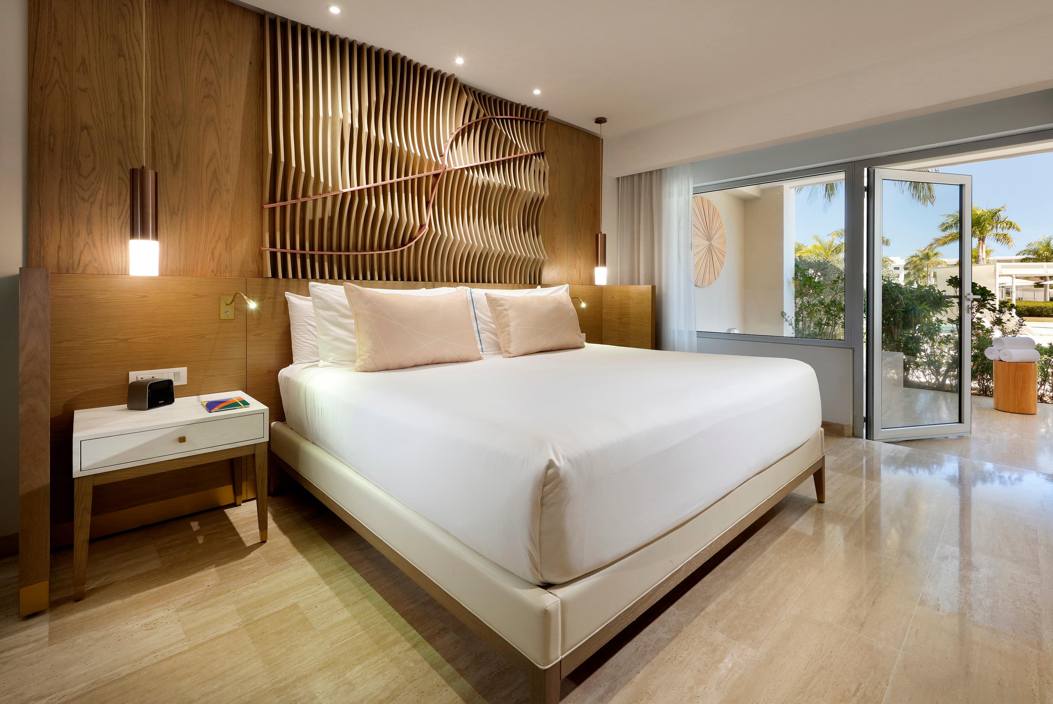 Family Concierge Two Bedroom Master Suite Swim-Up